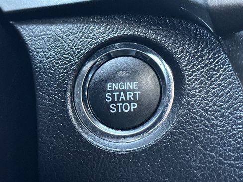 Used 2020 Toyota Sienna SE w/ SE Preferred Package image 28