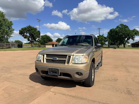 Used 2002 Ford Explorer Sport Trac 2WD image 4