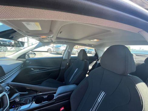 Used 2025 Hyundai Elantra SEL image 30