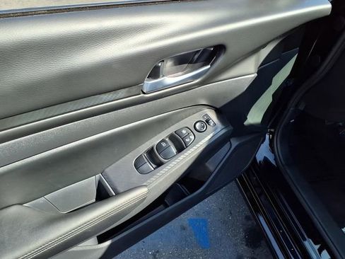 Used 2025 Nissan Altima 2.5 SV FWD image 14