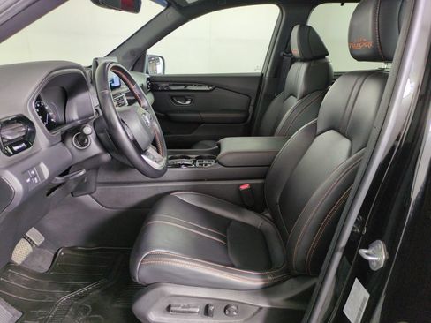 Certified 2025 Honda Pilot TrailSport image 13