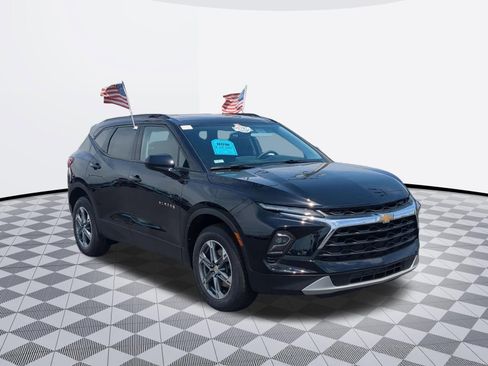 Used 2024 Chevrolet Blazer LT w/ Convenience Package FWD image 2