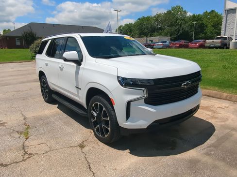 Used 2024 Chevrolet Tahoe RST w/ Luxury Package AWD/4WD image 2