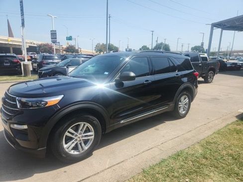 Used 2020 Ford Explorer XLT w/ Equipment Group 202A RWD image 2