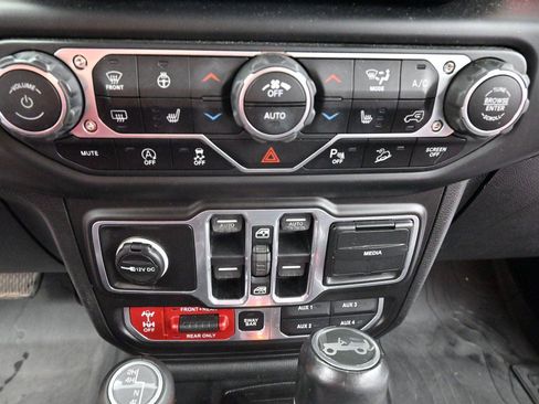 Used 2018 Jeep Wrangler Unlimited Rubicon w/ Dual Top Group AWD/4WD image 21