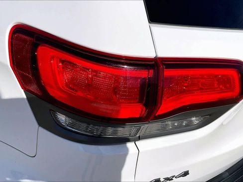 Used 2017 Jeep Grand Cherokee Trailhawk w/ Trailhawk Luxury Group image 28