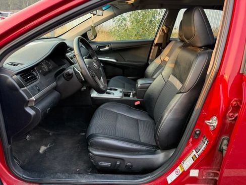 Used 2014 Toyota Camry SE FWD image 2