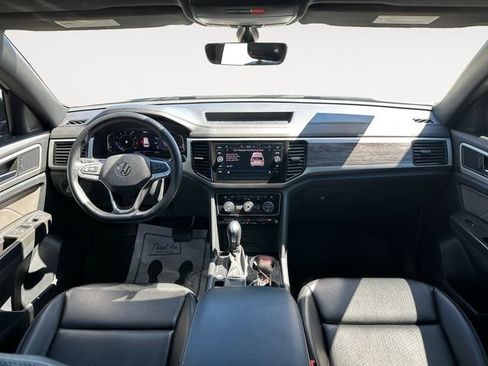 Used 2022 Volkswagen Atlas Cross Sport SE w/ Panoramic Sunroof Package FWD image 10