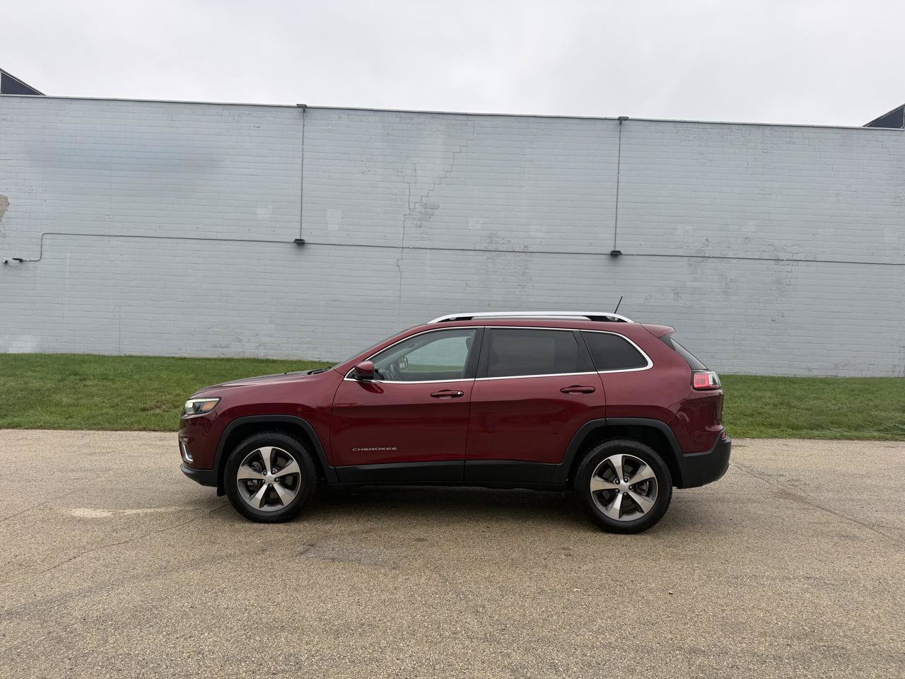 Used 2020 Jeep Cherokee Limited w/ Trailer Tow Group AWD/4WD image 4