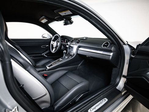 Certified 2025 Porsche 718 Cayman GTS RWD image 26