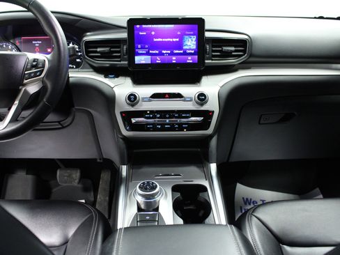 Used 2023 Ford Explorer XLT w/ Equipment Group 202A image 19