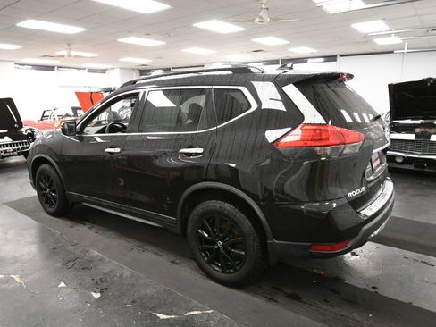 Used 2017 Nissan Rogue SV w/ Midnight Edition image 6