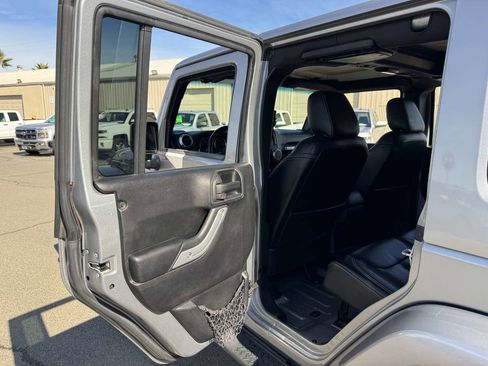Used 2016 Jeep Wrangler Unlimited Sahara w/ Connectivity Group image 19