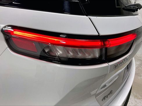 Used 2023 Jeep Grand Cherokee Limited image 37