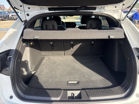 Used 2024 Chevrolet Trax RS w/ Sunroof Package FWD image 41