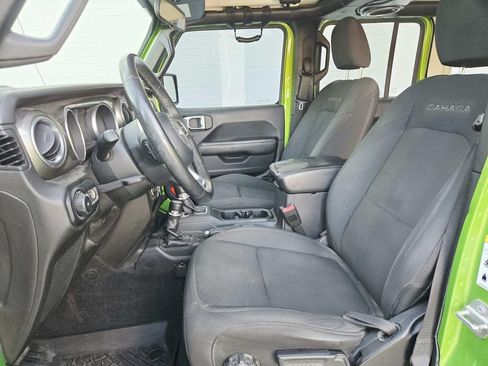 Used 2018 Jeep Wrangler Unlimited Sahara w/ Safety Group AWD/4WD image 11