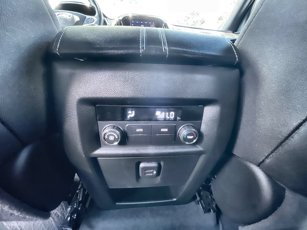 Used 2023 Chevrolet Traverse LT FWD image 21