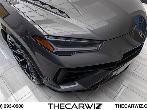Used 2023 Lamborghini Urus Performante AWD/4WD image 4