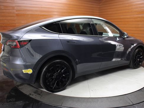 Used 2022 Tesla Model Y Long Range AWD/4WD image 17