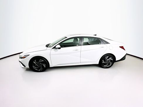 Used 2024 Hyundai Elantra Limited image 4