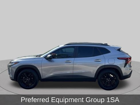 Used 2025 Chevrolet Trax ACTIV w/ Sunroof Package FWD image 2