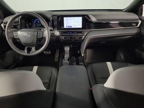 Used 2025 Toyota Camry SE w/ Convenience Package FWD image 25