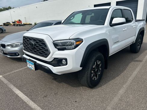 Used 2023 Toyota Tacoma TRD Off-Road w/ TRD Premium Off Road Package AWD/4WD image 2