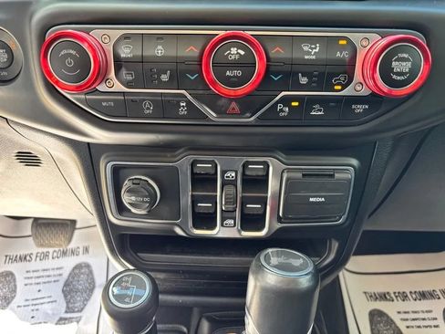 Used 2021 Jeep Wrangler Unlimited Sahara w/ Uconnect 4C Nav & Sound Group AWD/4WD image 17