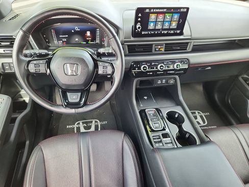 Certified 2025 Honda Pilot Black Edition image 12