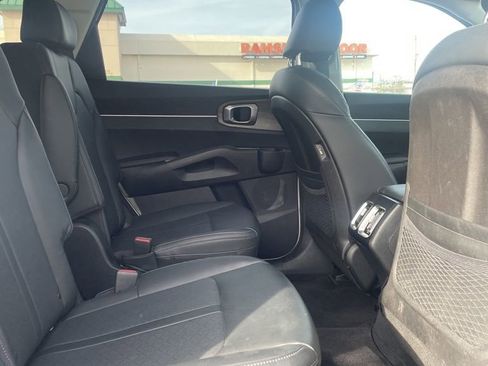 Used 2021 Kia Sorento EX image 10