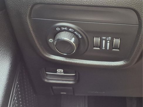 Used 2024 Jeep Grand Cherokee L Laredo image 24