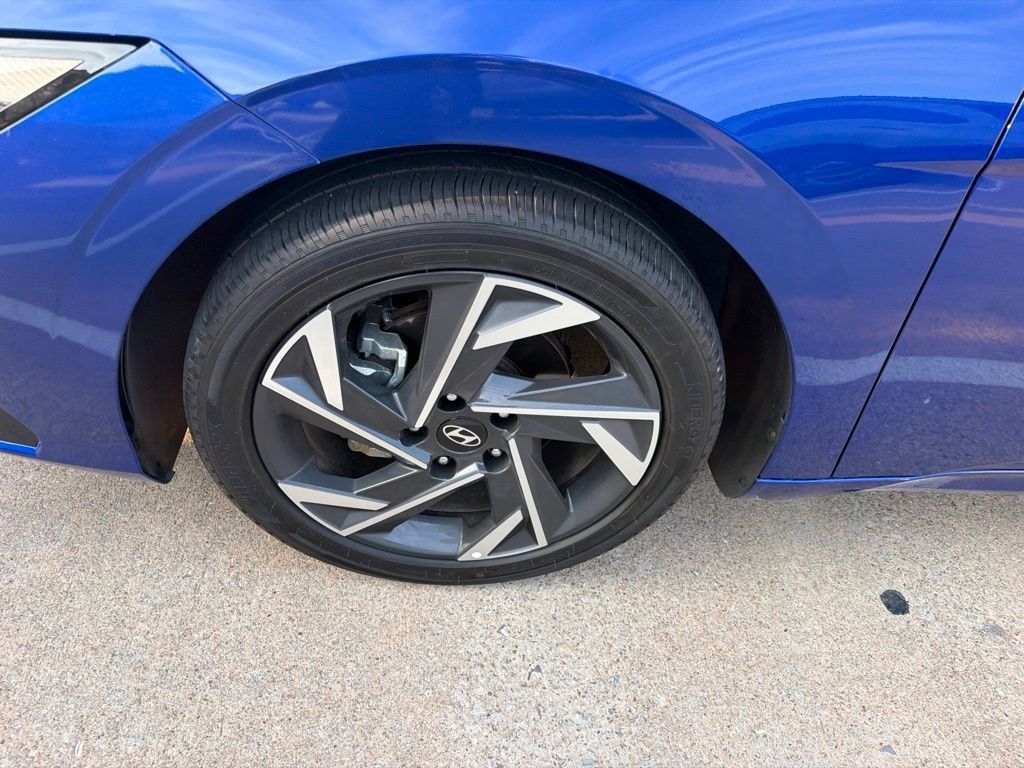 Used 2025 Hyundai Elantra SEL FWD image 7