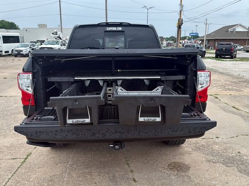 Used 2019 Nissan Titan SL w/ Midnight Edition AWD/4WD image 30
