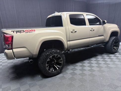 Used 2017 Toyota Tacoma TRD Sport w/ Tow Package (A/T) AWD/4WD image 17
