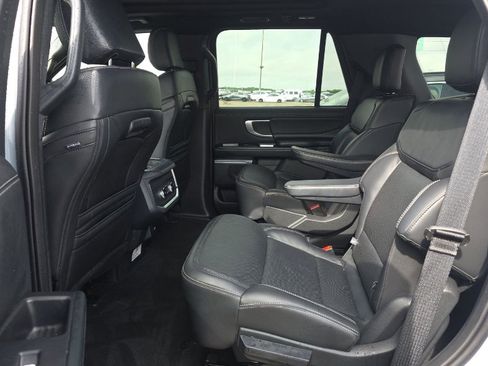 Used 2025 Ford Expedition Platinum w/ Stealth Appearance Package image 9