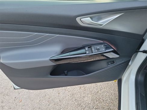 Used 2023 Volkswagen ID.4 S image 16