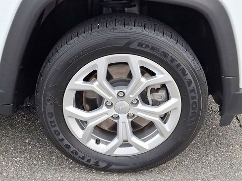 Certified 2024 Jeep Compass Latitude image 8