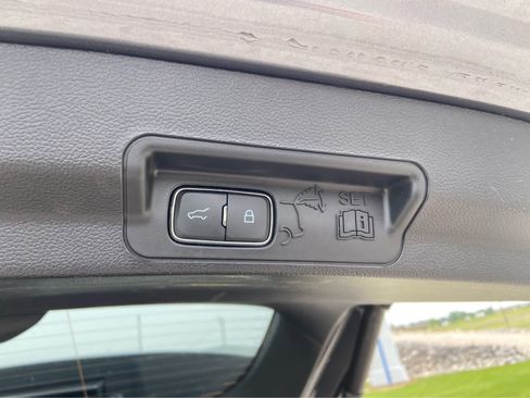 Used 2023 Ford Explorer XLT w/ Equipment Group 202A AWD/4WD image 14