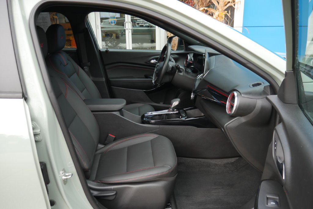Used 2024 Chevrolet Trax RS FWD image 5
