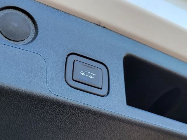 New 2027 GMC Terrain AT4 w/ Convenience Package III AWD/4WD image 11