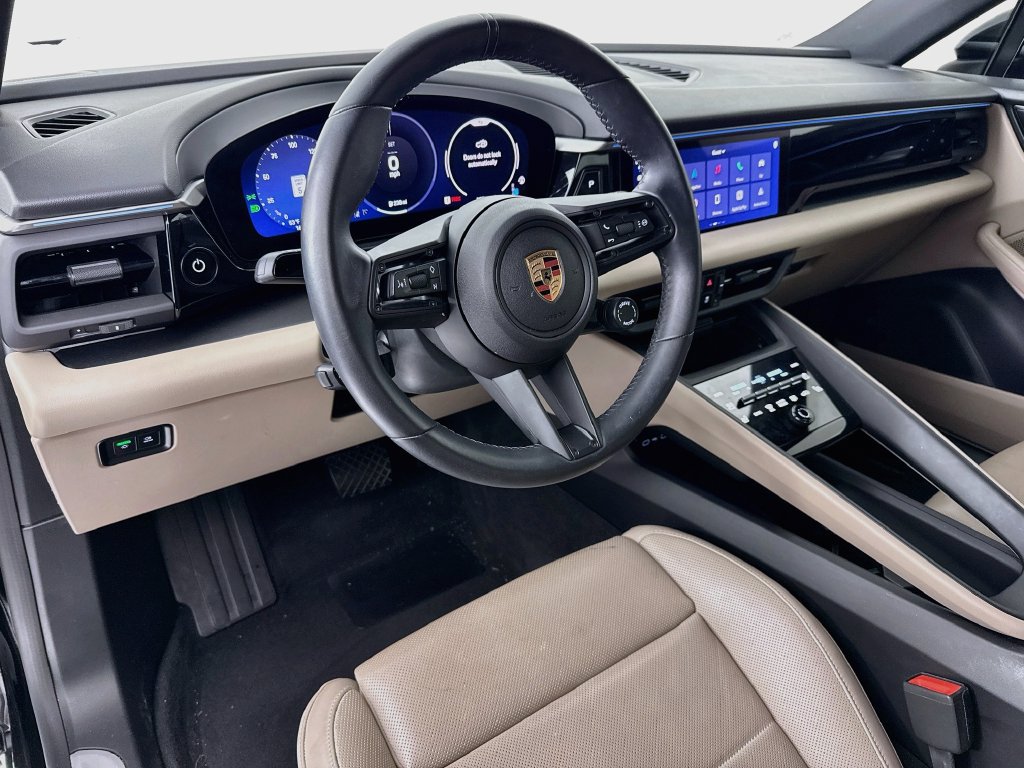 Certified 2024 Porsche Macan 4 Electric AWD/4WD image 4