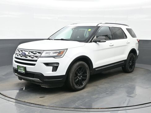 Used 2019 Ford Explorer XLT w/ Equipment Group 201A image 2