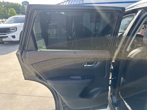 Used 2023 Nissan Rogue SL w/ SL Premium Package image 13