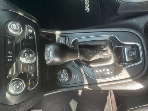 Used 2019 Jeep Cherokee Limited AWD/4WD image 11