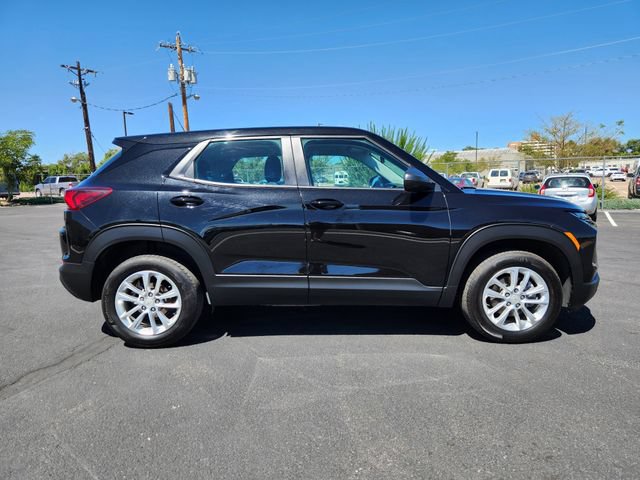 Used 2026 Chevrolet TrailBlazer LS AWD/4WD image 2