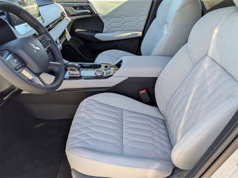 New 2025 Mitsubishi Outlander SEL image 12