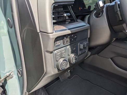 Used 2025 Chevrolet Tahoe Z71 w/ Z71 Off-Road Package AWD/4WD image 23