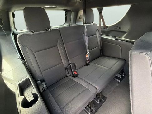 Certified 2025 Chevrolet Suburban LS RWD image 31