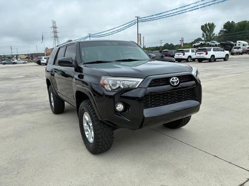 Used 2019 Toyota 4Runner SR5 AWD/4WD image 4