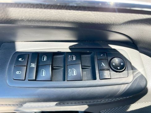 Used 2019 Jeep Grand Cherokee Overland RWD image 18